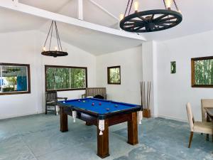 a living room with a pool table in it at Pousada Santorini Guararema in Guararema +20 photos