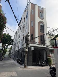 a building on the side of a street at Airport Homestay 2 in Danang