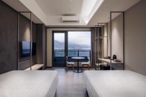 Llit o llits en una habitació de OA HOTEL Wushih Marina