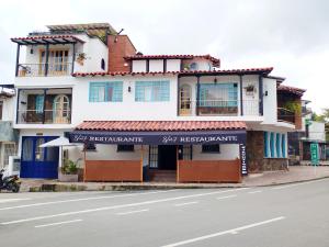 a building on the side of a street at Terra loft in Líbano