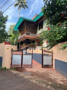 a house with a gate in front of it at VallabhanAnnexHomestay in Varkala