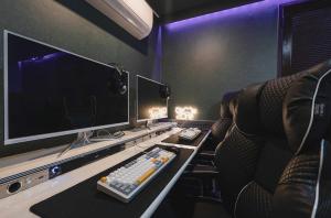 a room with a desk with a keyboard and a monitor at Hotel ONYU Busan Sasang in Busan