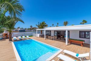 a villa with a swimming pool and a house at Villa Casa Luna by Villa Plus in Playa Blanca