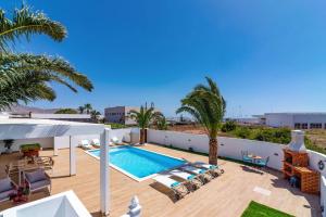 a swimming pool on the roof of a house at Villa Casa Luna by Villa Plus in Playa Blanca