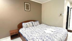 a bed with two pillows on it in a bedroom at Collection O Southern Star Resort Pattaya in North Pattaya