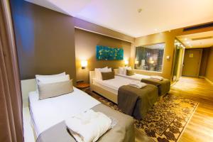 Uma cama ou camas num quarto em Doğa Thermal Health & Spa