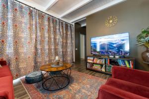 a living room with a couch and a table and a tv at Boutique Villa Gyula in Gyula