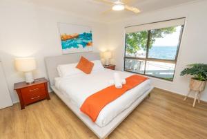 a bedroom with a bed and a large window at Amity Treetops - Prime Location - Sleeps 7 in Amity Point