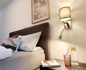a lamp sitting on a table next to a bed at Obermain Living in Bad Staffelstein