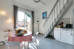 a kitchen and dining room with a table and chairs at Appartement Santocha in Capbreton