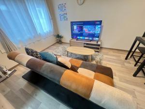 a living room with a couch and a flat screen tv at ホロムア澄川 in Sapporo
