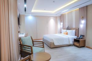 a hotel room with a bed and a table and chairs at Sunday Belajandro Hotel in Angeles +61 photos