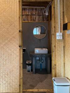 a bathroom with a sink and a mirror at Baan Bamboo Koh Tao in Ko Tao