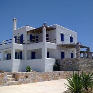 Photo de la galerie de l'établissement Syros Apartments Suites Chryssonisos Kini, à Kinion