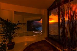 a bathroom with a window with a view of the ocean at Nido Paraiso in Santa Úrsula +28 photos