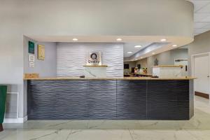 a lobby of a call center with a counter at Quality Inn Columbus, MS in Columbus