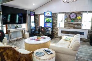 a living room with couches and a video game at Dragonfly Inn & Suites in Hastings