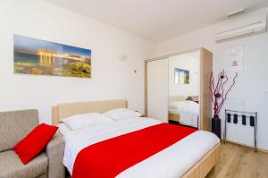Posteľ alebo postele v izbe v ubytovaní Apartments Villa Ankora