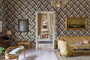 a living room with a painting on the wall at Palazzo Degli Antoci in Ragusa