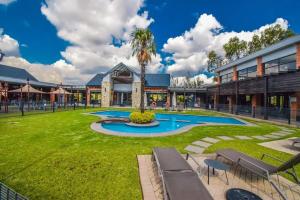 a courtyard with a pool and a building at Above Cozy Corner Amsterdam in Northriding