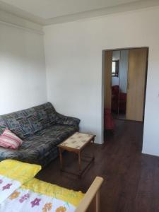 a living room with a couch and a coffee table at Unterkunft Mau in Rotenburg an der Wümme