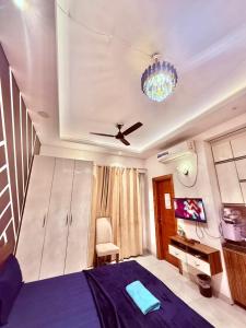 a bedroom with a purple bed and a ceiling at Luxe Haven Stays - Luxury Studio , Premium Stay in Noida