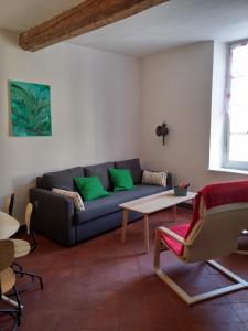 a living room with a couch and a table at Appartements Cote pont Vieux-Self Check-In in Carcassonne