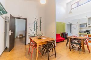 a kitchen and dining room with a table and chairs at Hostel El Castillo in Aniñon