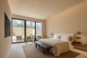 a bedroom with a large bed and a large window at PLAN B00b7ANADOL in Xianning +58 photos