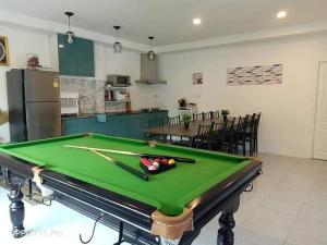 a kitchen with a pool table in a room at Baan Pink Pool Villa Pattaya in Ban Huai Yai