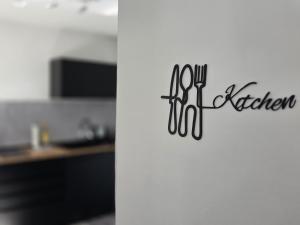 a fork and knife sign on a wall in a kitchen at Ferienwohnung Lux in Ortenberg