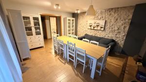 a dining room with a table and chairs at El Rincon De Los Abuelos in Tudela de Duero +24 photos