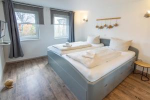 a bedroom with two beds in a room at Deichgraf in Dornumersiel