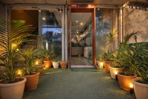 an indoor garden with plants in pots in a building at Mauryan Elite Hotel Vasant Kunj in New Delhi