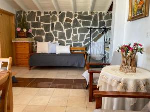 a living room with a couch and a table with flowers at Blue Paradise Villa in Karianí