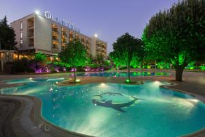 Bazén v ubytování Chtaura Park Hotel nebo v jeho okolí