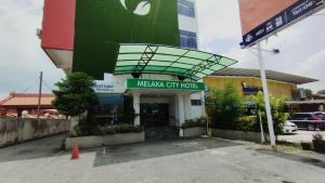 a mcdonalds restaurant with a sign that reads malawi city motel at Melaka City Hotel in Malacca