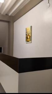 a wall with a picture of a vase on it at Pacifico's Hostel in Barili