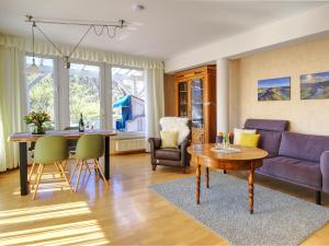 a living room with a purple couch and a table at Ferienhaus Bullay in Bullay
