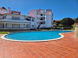 a swimming pool in front of a building at Casa Arreyal in Amoreira