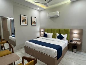 a bedroom with a large bed in a room at Hotel The Merc in Kharar +20 photos