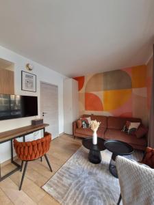 a living room with a couch and a table at Le "BonLieu" - Annecy Lac & Centre Ville in Annecy
