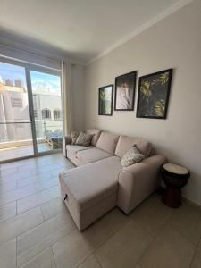 a living room with a couch and a large window at Casa El Mundo in Sal Rei