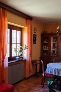 a dining room with a table and a window at Respiro di montagna by Lago Maggiore Rentals in Vigino