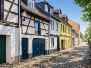 a cobblestone street in a town with colorful houses at Bed & Breakfast Bep - Klein aber fein in Naumburg