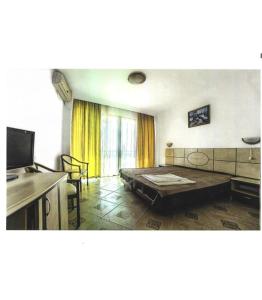 a living room with a table in a room at Hotel VICTORY in Vama Veche