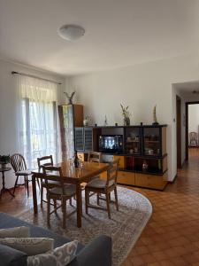 a living room with a wooden table and chairs at Casa del pescatore e Mary! in Mezzegra