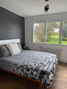 a bedroom with a black and white bed and a window at Villa Bretagne 5 chambres doubles 3 SDB in Plérin +17 photos