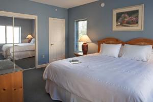 Ένα ή περισσότερα κρεβάτια σε δωμάτιο στο Waterside by Spinnaker Resorts