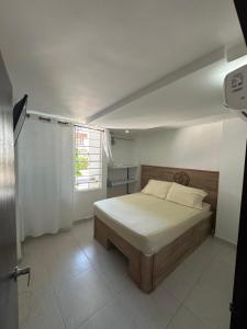 a bedroom with a bed and a window at Edificio Don Ramon in Valledupar